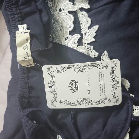 Size large beautifully detailed fitted/bodycon dress. NWT - Picture 6 of 6